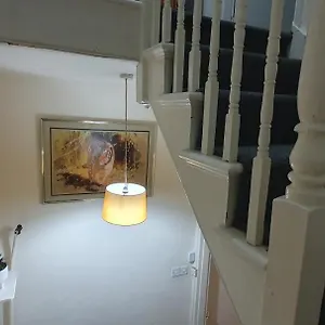 2 Bedroom Flat In Lewisham Sleep 8 Guest London